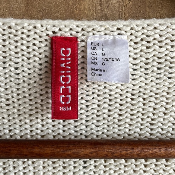 H&M Divided Star Sweater - L - Picture 6 of 7